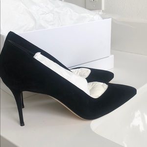 BNWT: Manolo Blahnik Eris Black Suede Pumps
